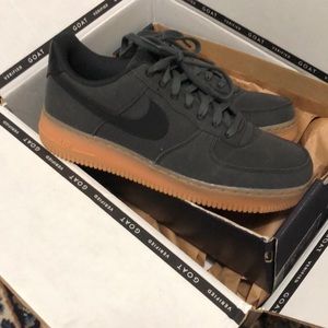Nike Air Force 1 LV8 style